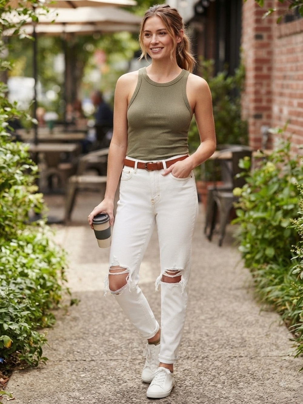 American Eagle White Distressed Mom Jeans Size 6 Regular Stretch